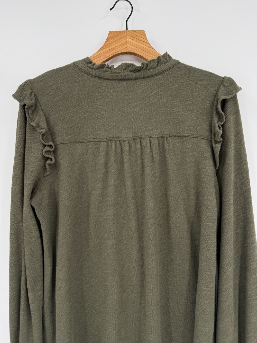 Anthropologie Pilcro Ruffle-Shoulder Henley Top in Olive Green Size L - Picture 12 of 13